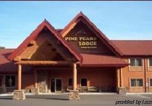 Pine Peaks Lodge & Suites